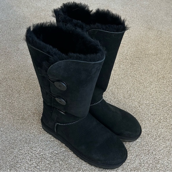 Women’s UGG Bailey Button Triplet Boots - Picture 2 of 10